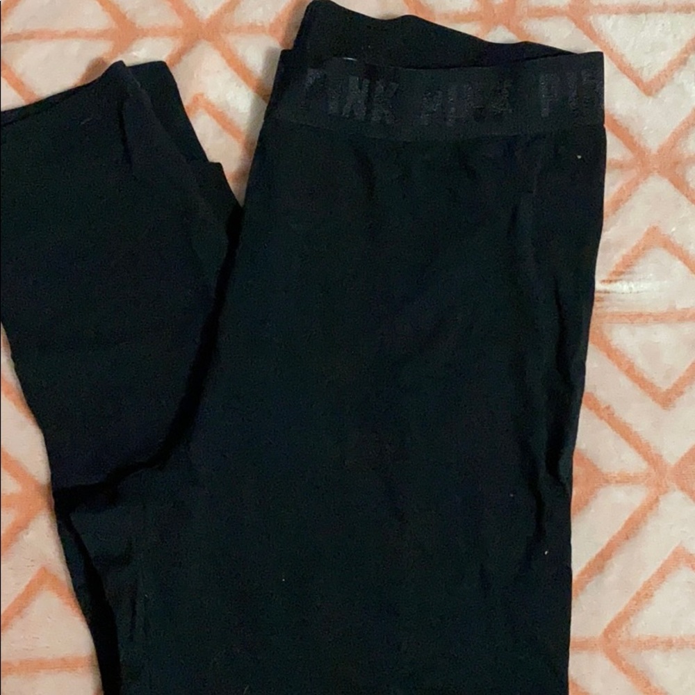 Black Victoria’s Secret leggings